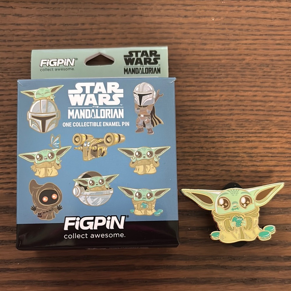Star Wars Mandalorian Enamel Pin - opened